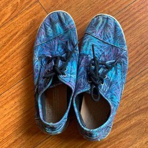 Sneakers size 5